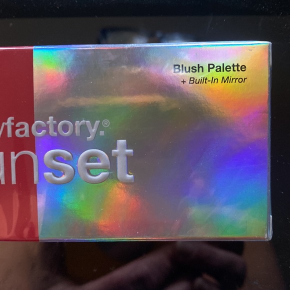 NiP Blush Palette ( toyfactory ) Sunset 4 High-Payoff Shades/built-in Mirror - Picture 6 of 8